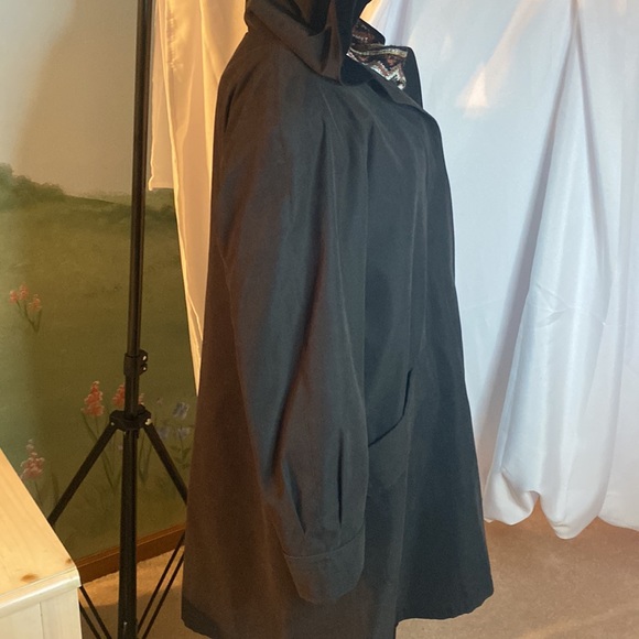 Gallery black coat with hood and zip out lining - Picture 3 of 15